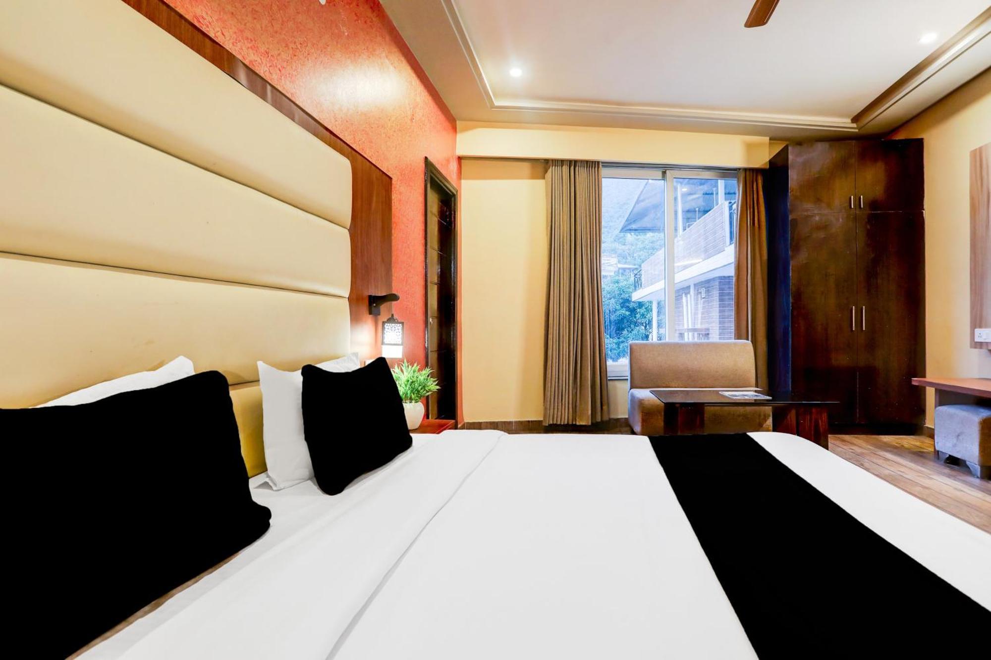 Hotel Super Townhouse Oak Pacify Hills Rājpur Exterior foto